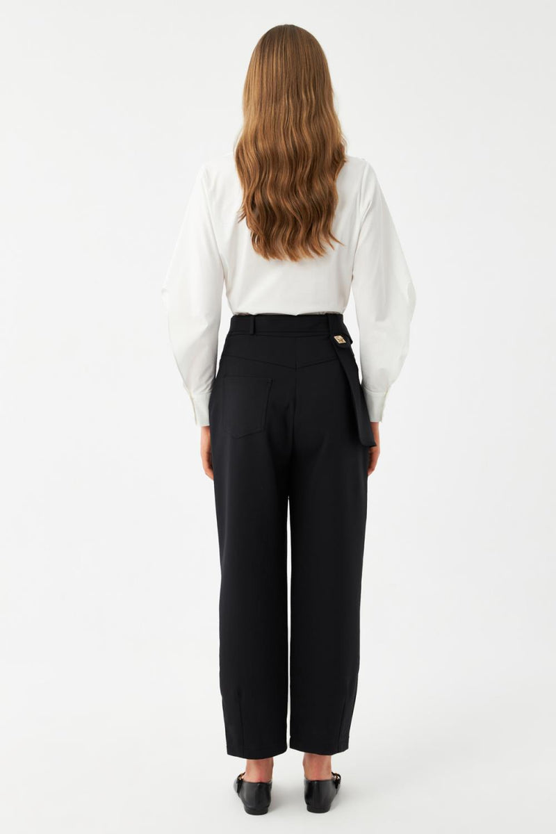 Kemerli Düz Paça Pantolon