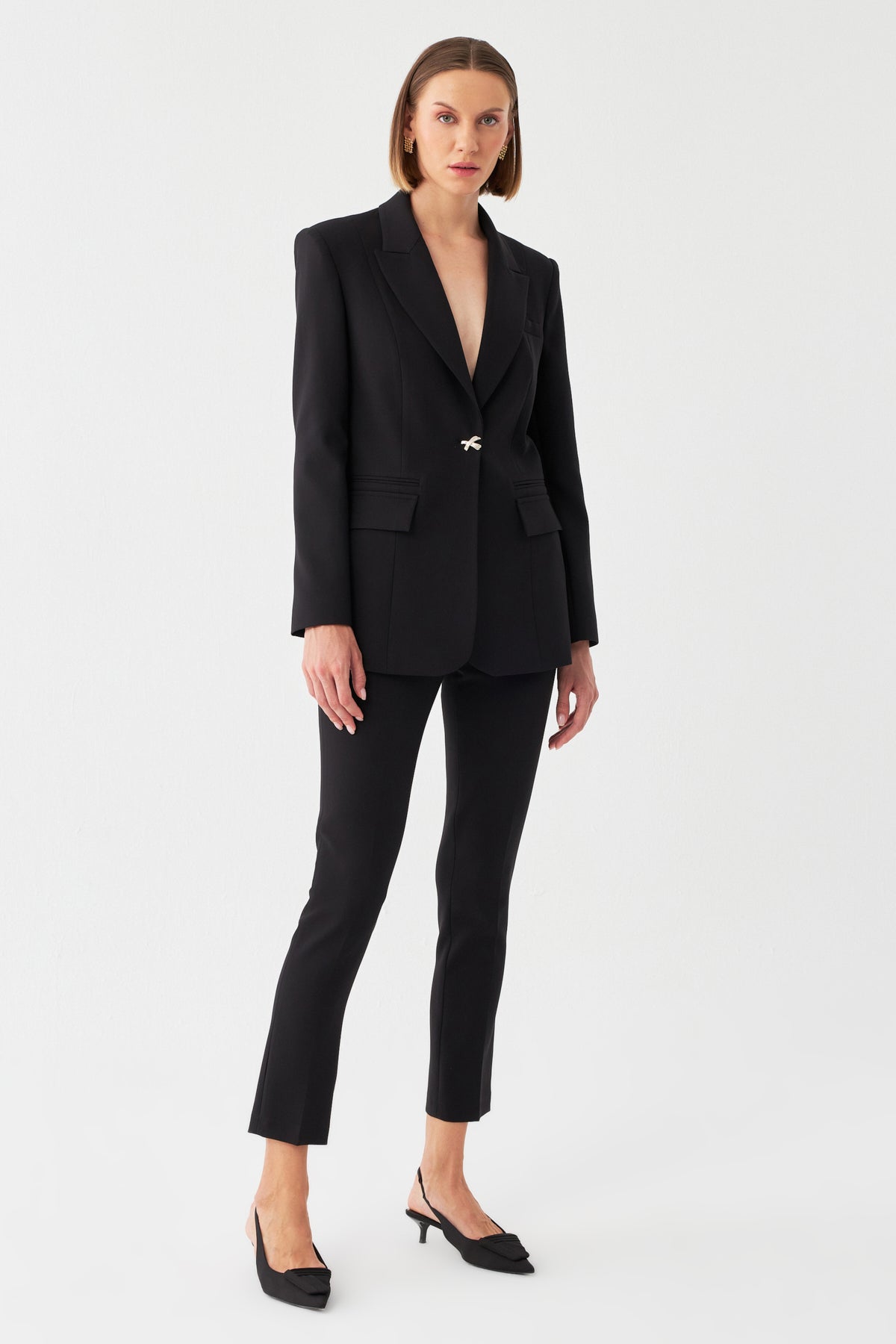 Özel Düğme Detaylı Siyah Blazer Takım