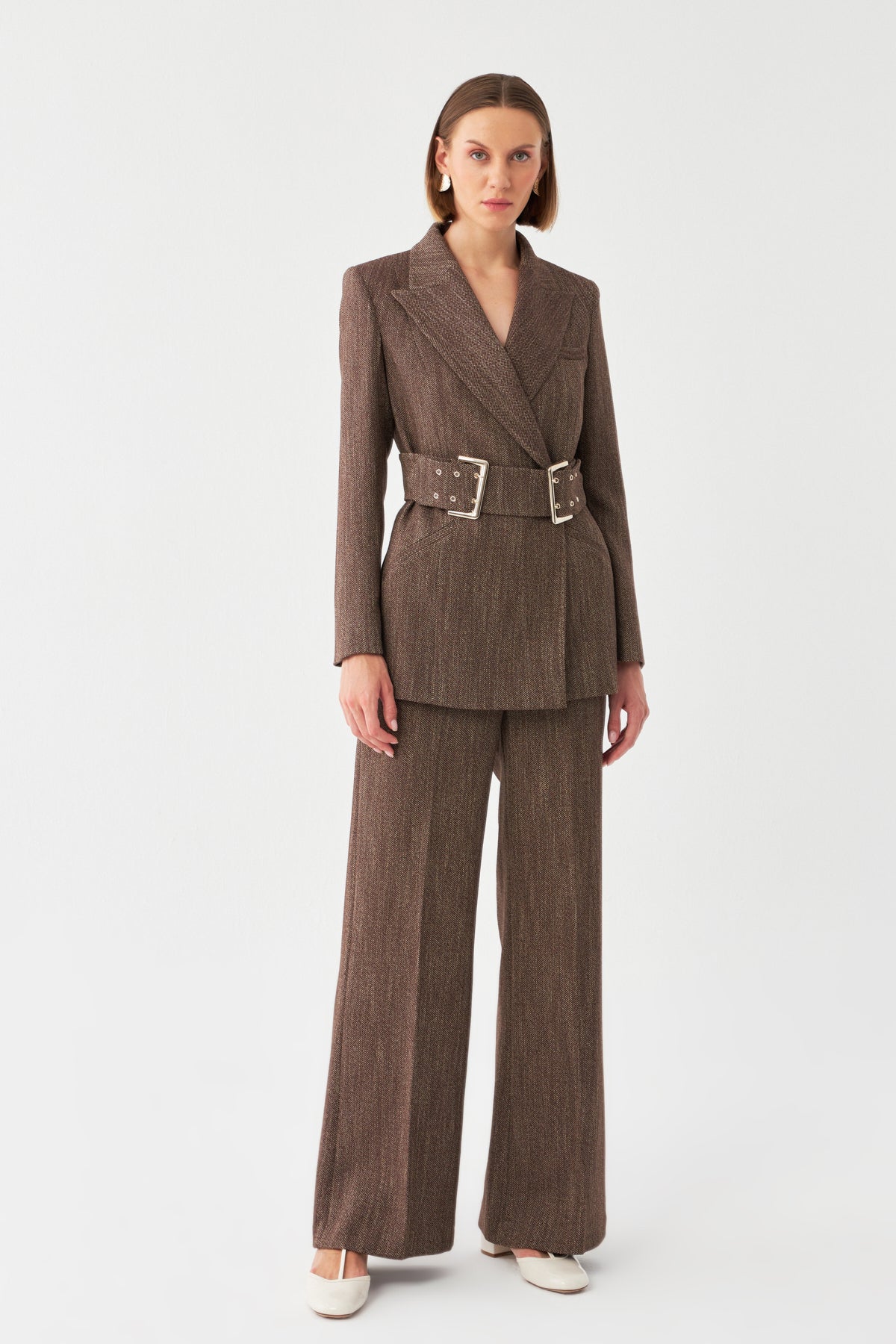 Çift Tokalı Kemerli Kahverengi Blazer Takım