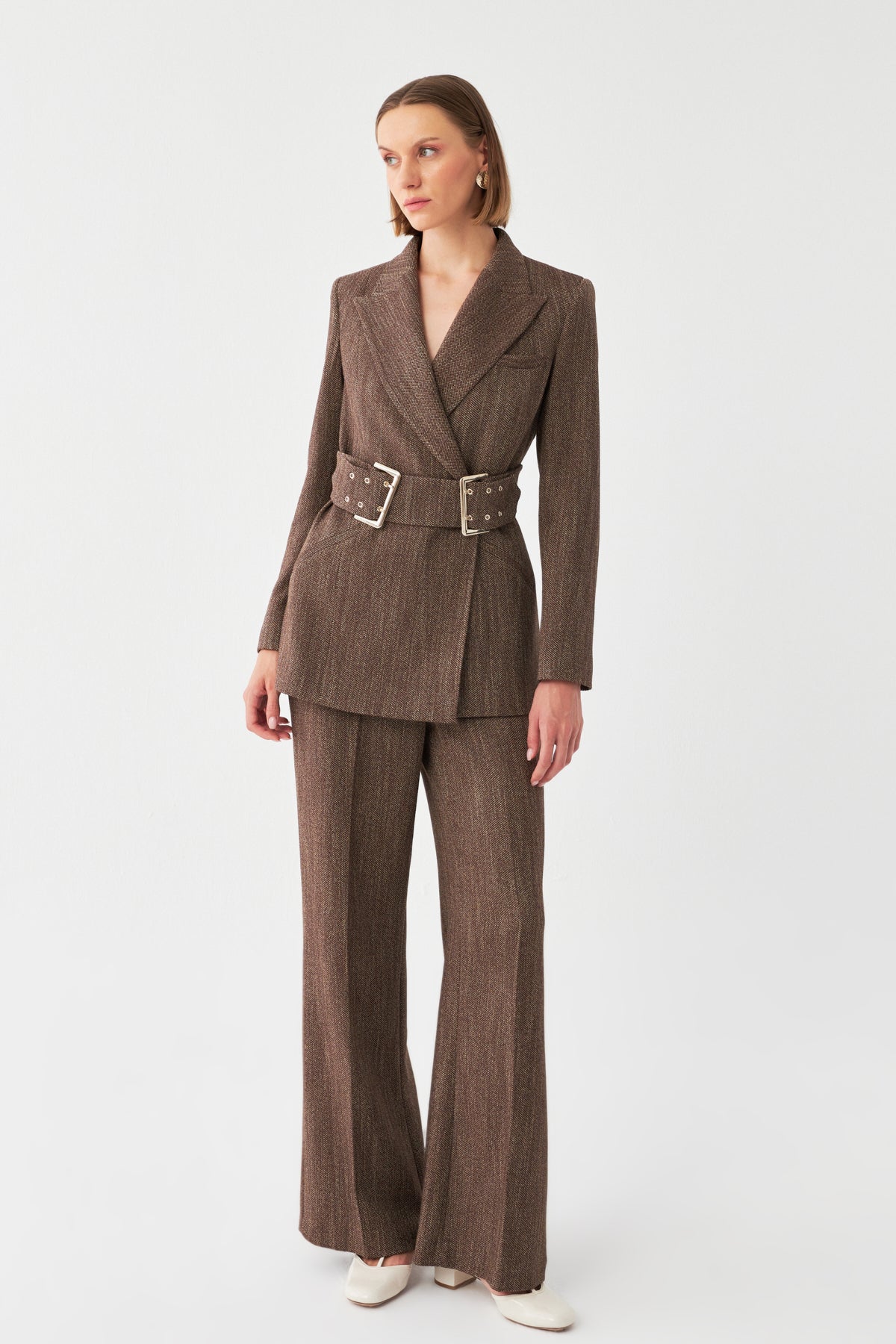 Çift Tokalı Kemerli Kahverengi Blazer Takım