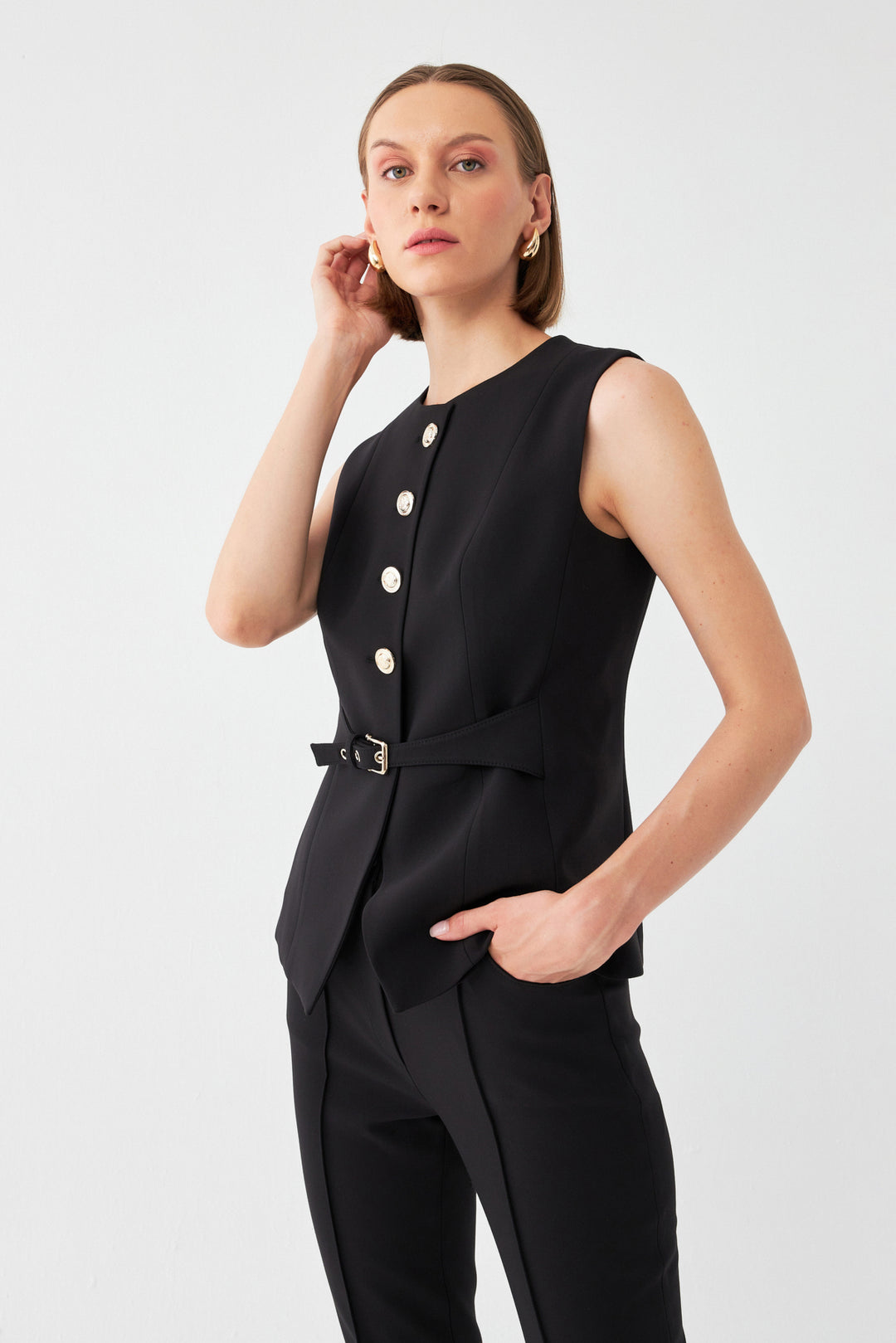 Altın Düğmeli Kemerli Siyah Blazer Takım