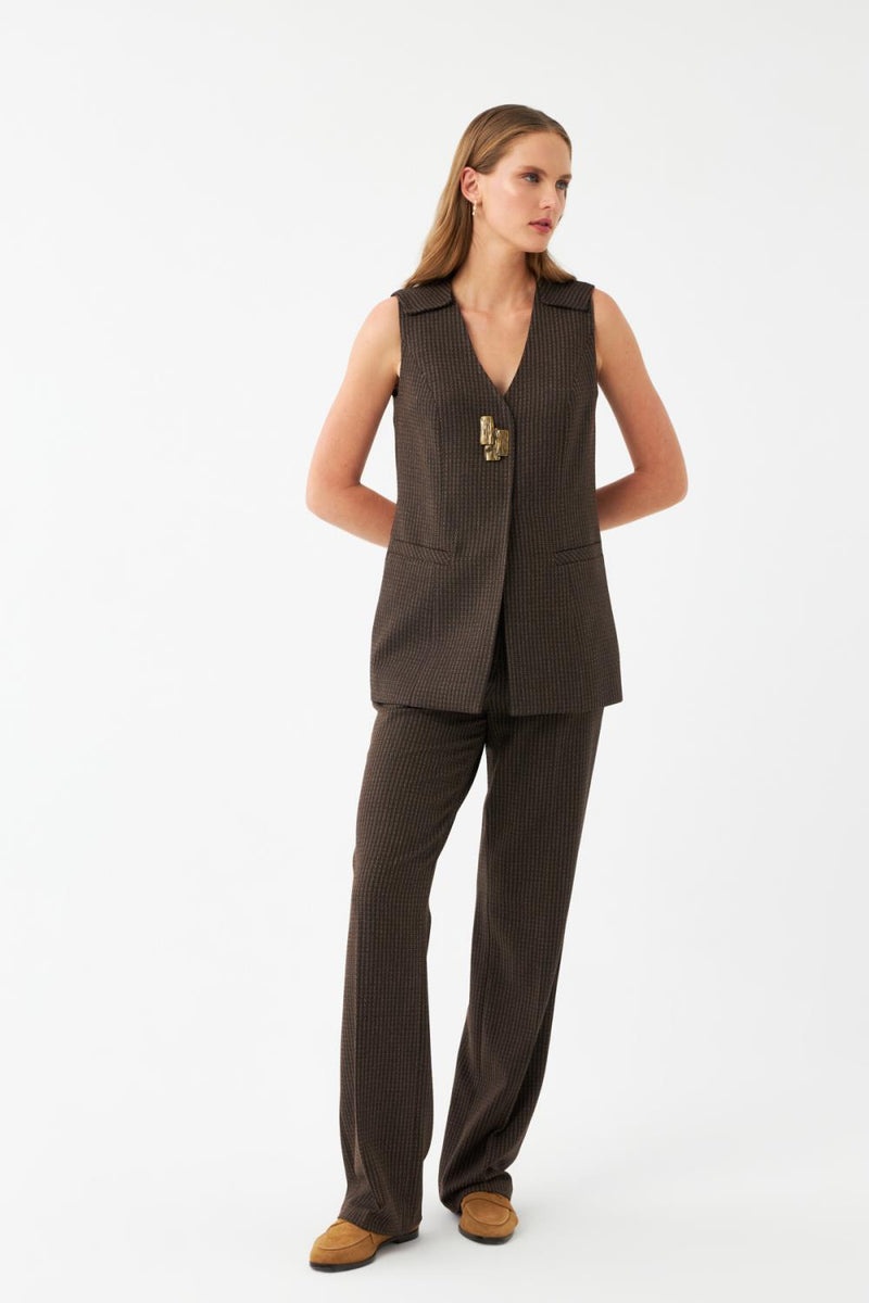 Kahverengi Desenli Kolsuz Ceketli Takım