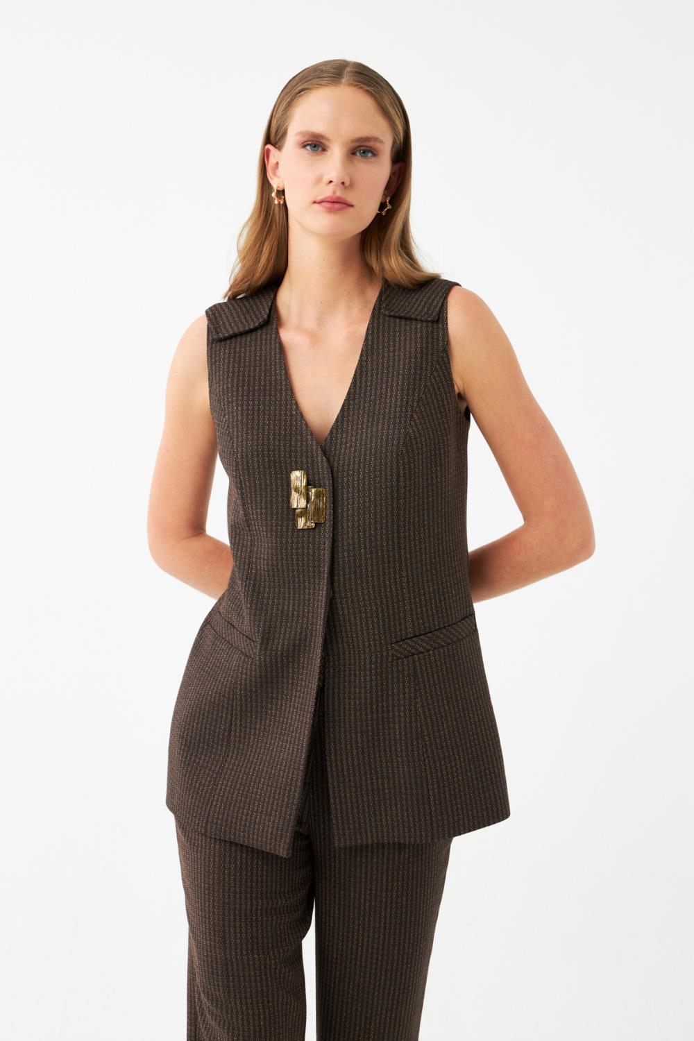 Kahverengi Desenli Kolsuz Ceketli Takım