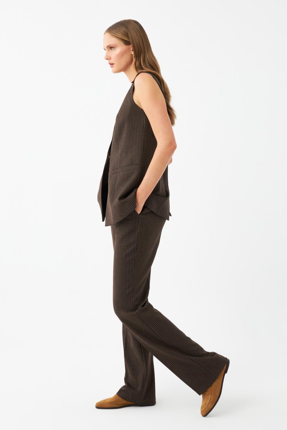 Kahverengi Desenli Kolsuz Ceketli Takım