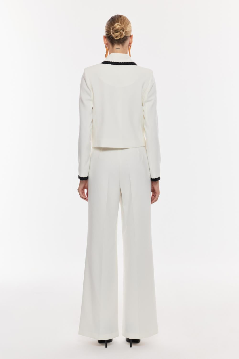 Zarif Düğme Detaylı Klasik Takım