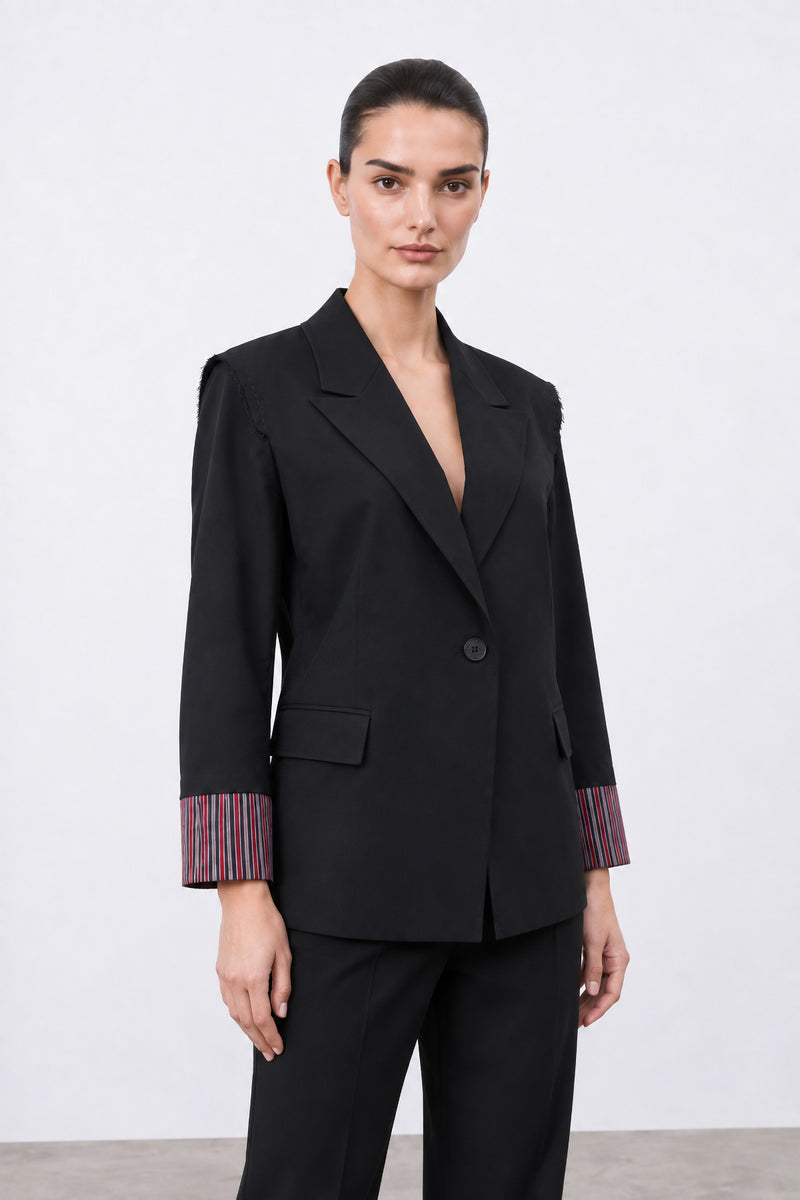 Siyah Manşet Detaylı Vatkalı Blazer Ceket