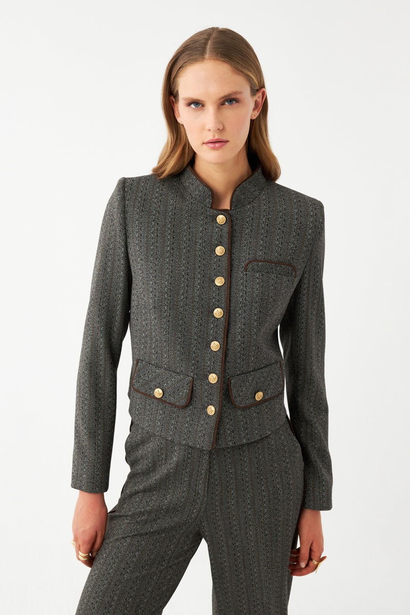 Desenli Kadın Takım – Düğmeli Kısa Blazer Ceket ve Bol Paça Pantolon