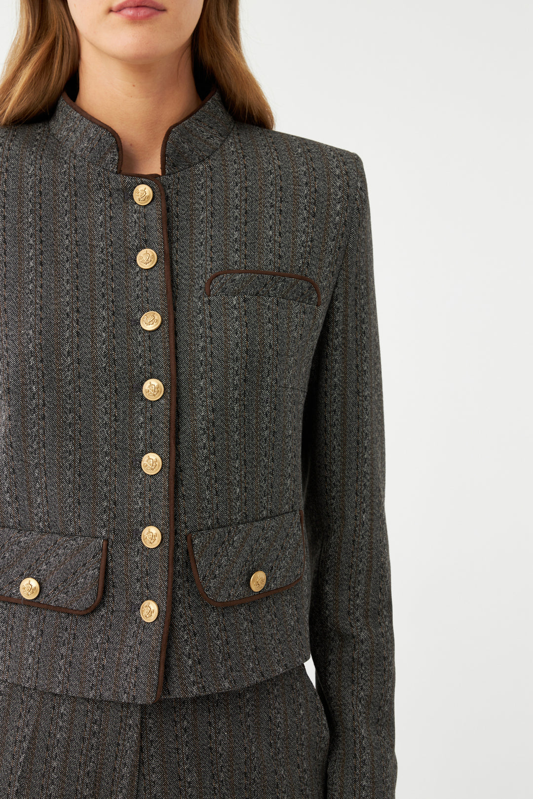 Desenli Kadın Takım – Düğmeli Kısa Blazer Ceket ve Bol Paça Pantolon