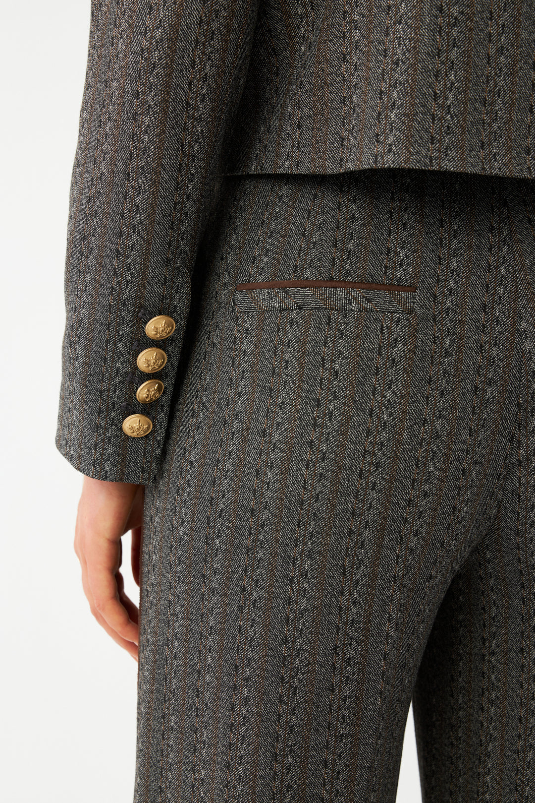 Desenli Kadın Takım – Düğmeli Kısa Blazer Ceket ve Bol Paça Pantolon