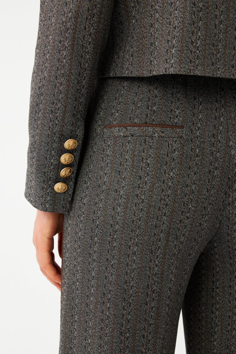 Desenli Kadın Takım – Düğmeli Kısa Blazer Ceket ve Bol Paça Pantolon
