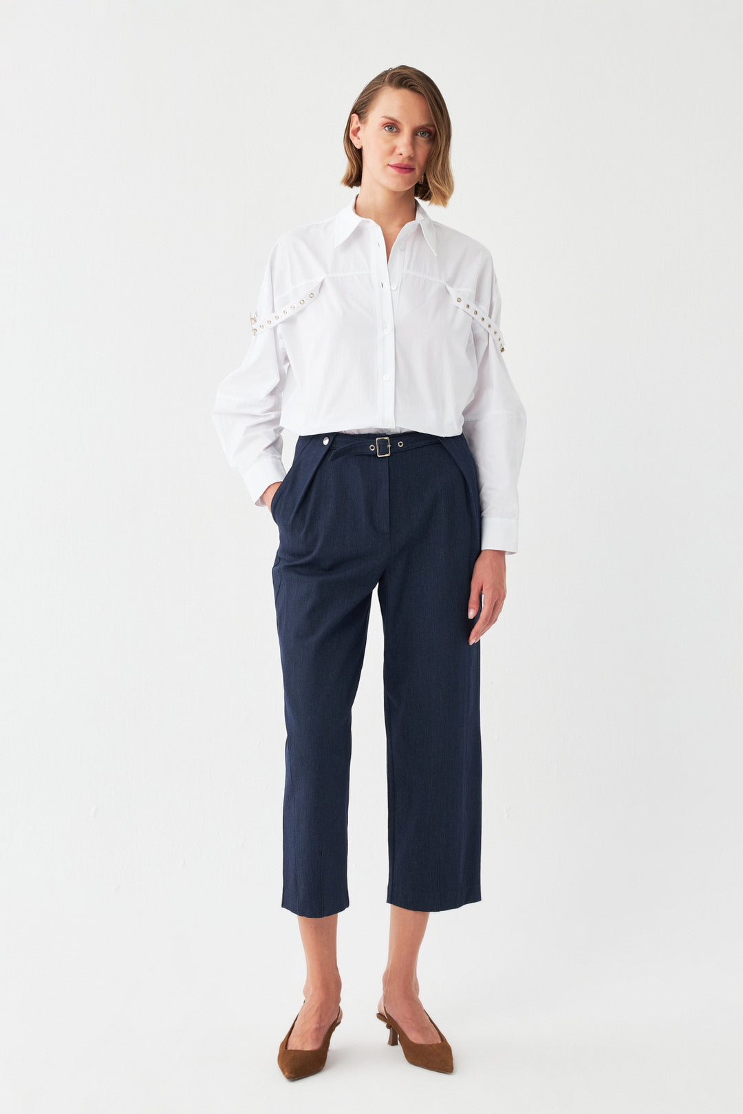 Lacivert Crop Pantolon – Metal Tokalı Şık Tasarım