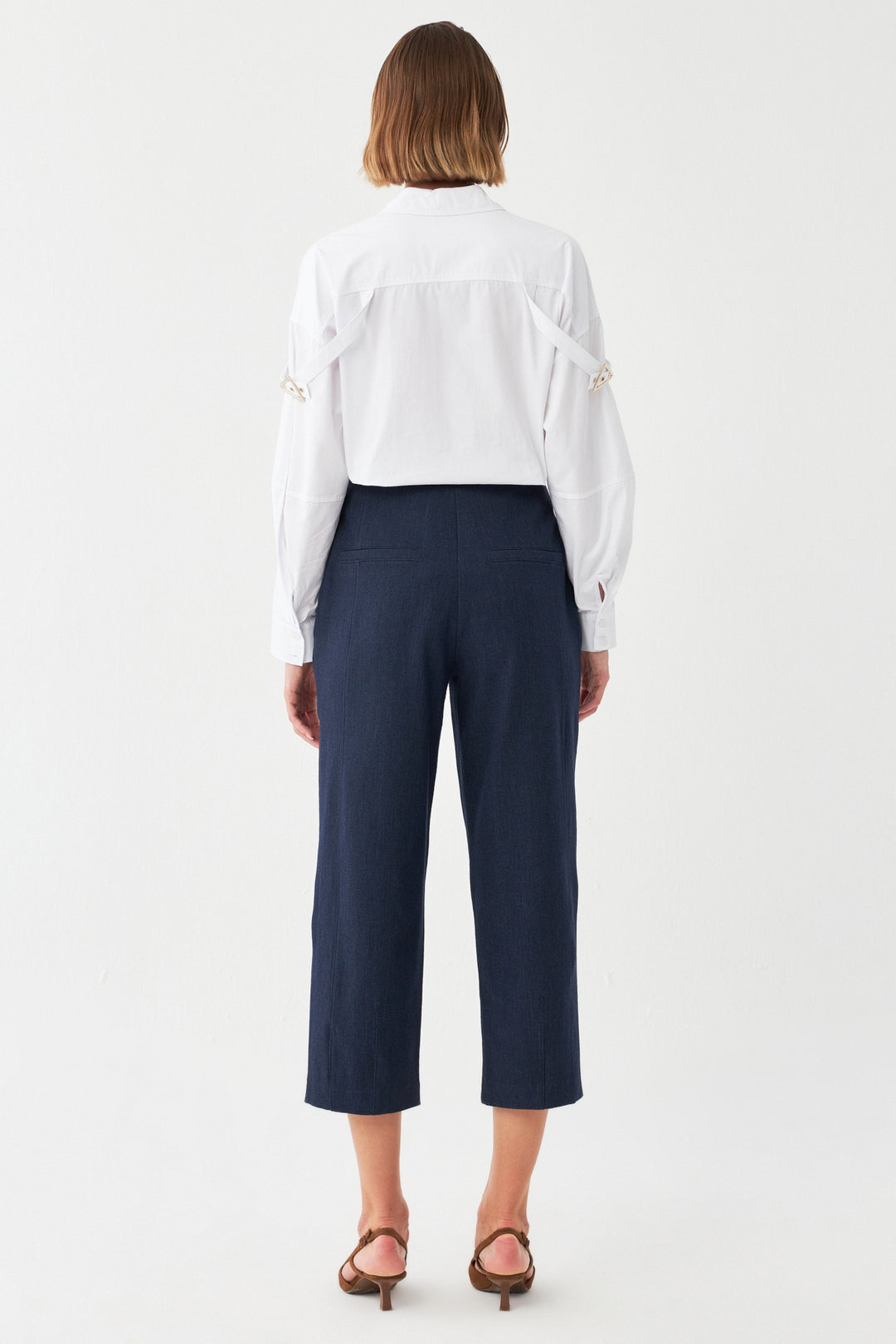 Lacivert Crop Pantolon – Metal Tokalı Şık Tasarım