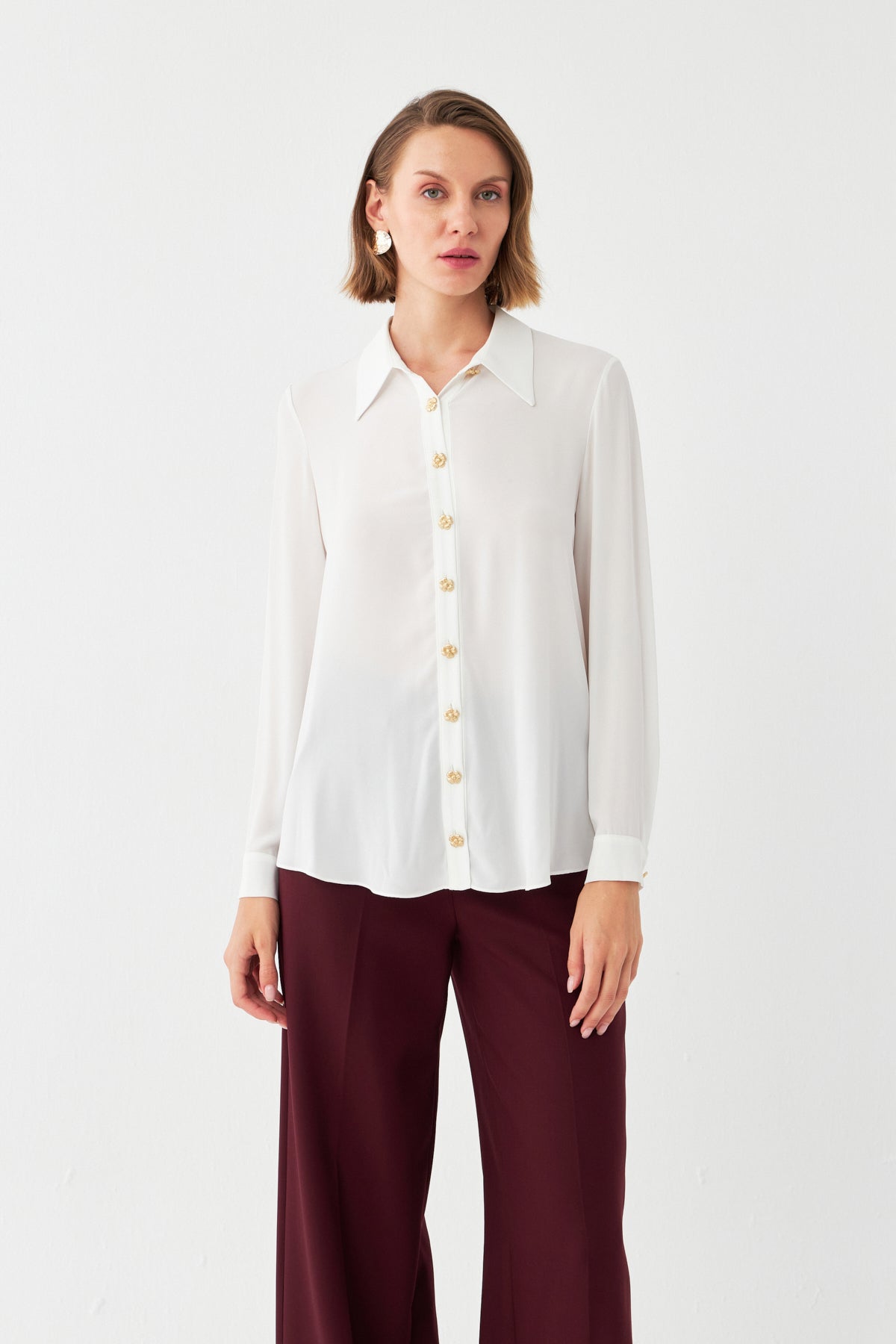 Çiçek Düğmeli Ekru Gömlek