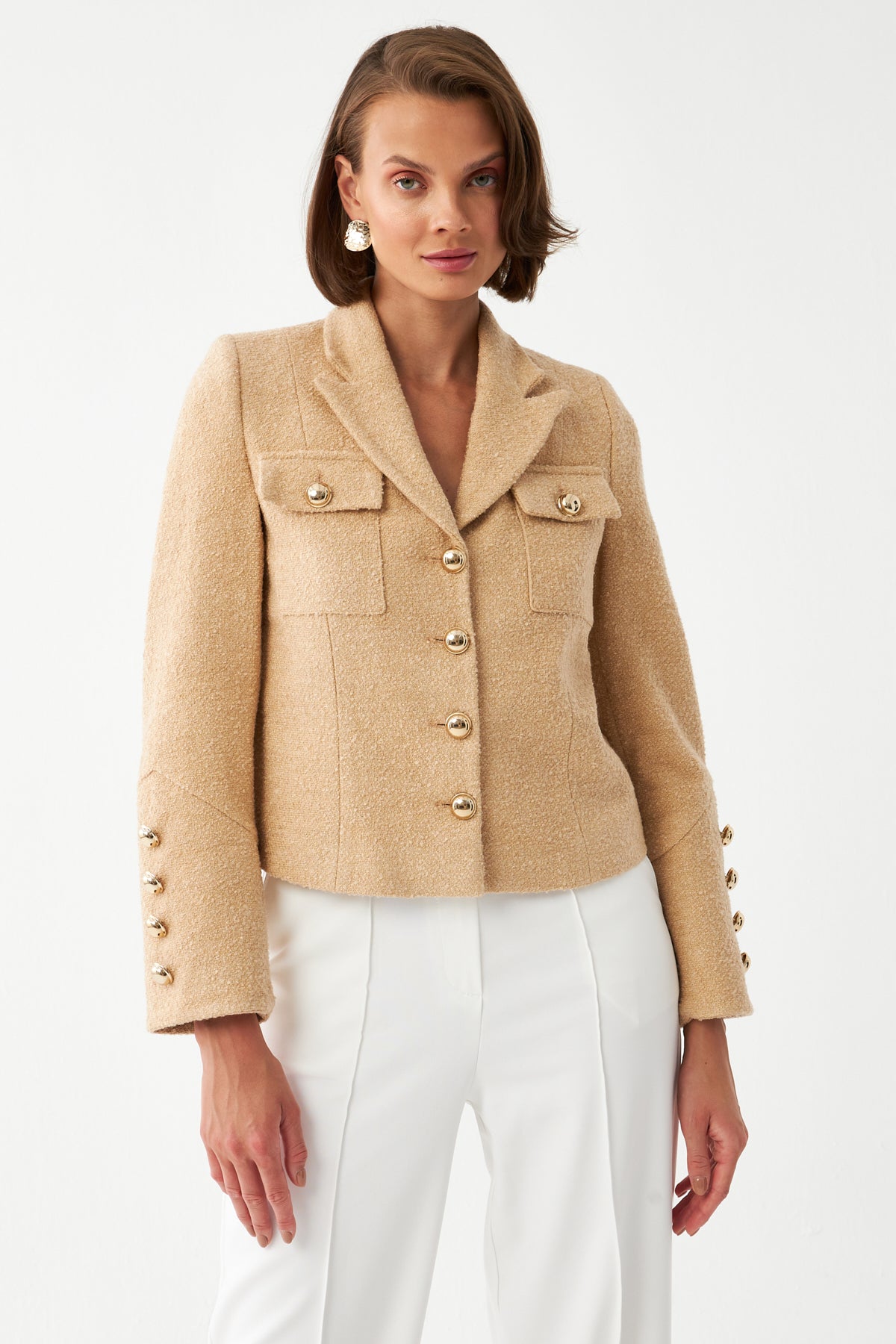 Kadın Bej Altın Düğmeli Kısa Blazer Ceket