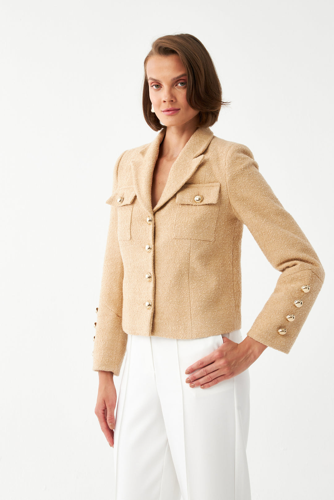 Kadın Bej Altın Düğmeli Kısa Blazer Ceket