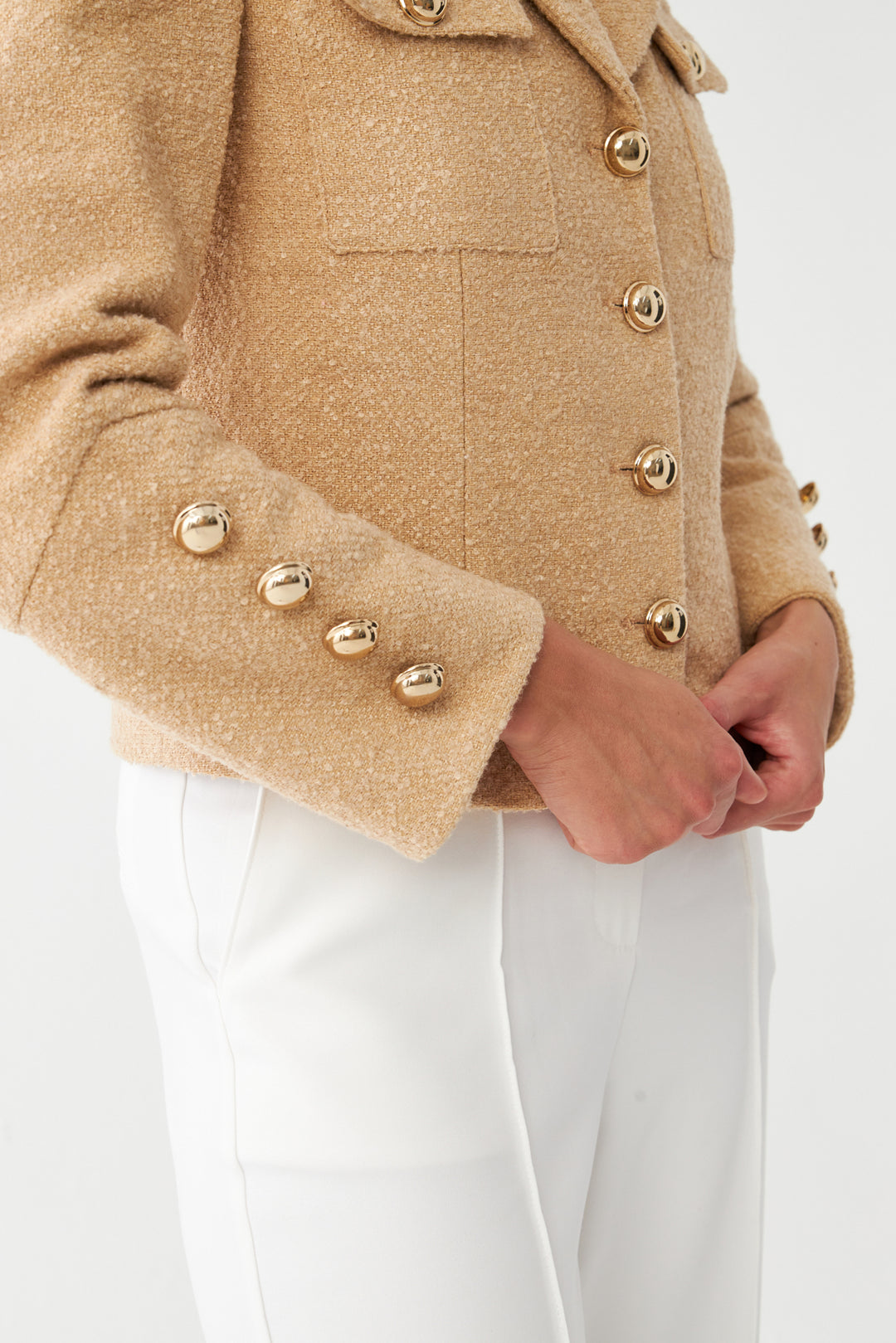 Kadın Bej Altın Düğmeli Kısa Blazer Ceket