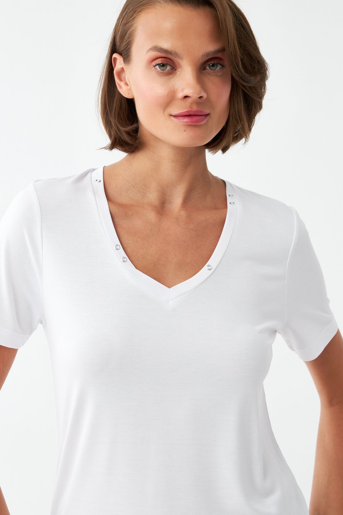 V Yaka Basic Tişört