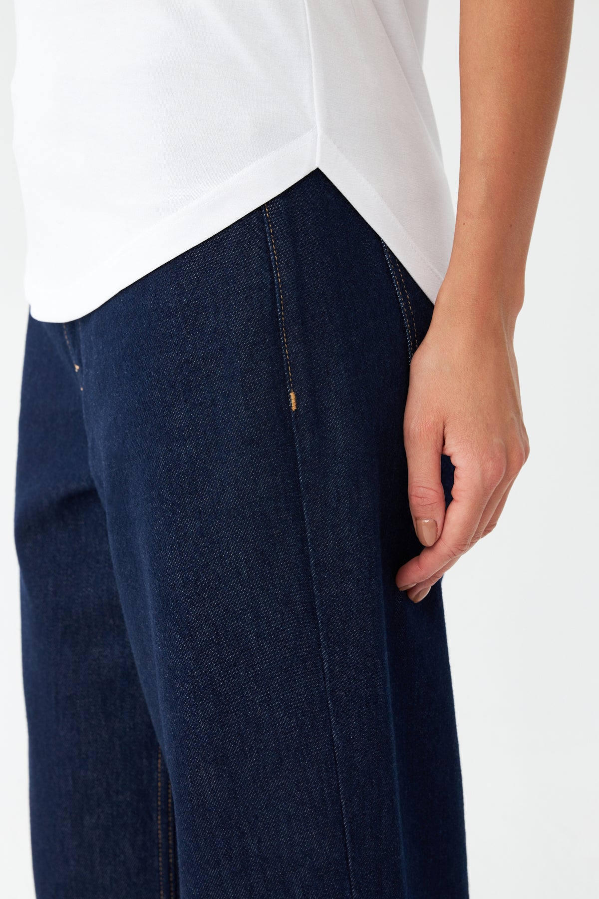 V Yaka Basic Tişört