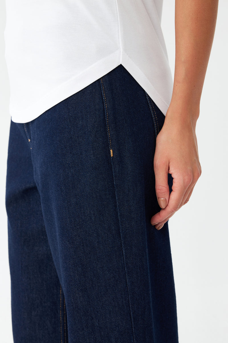 V Yaka Basic Tişört