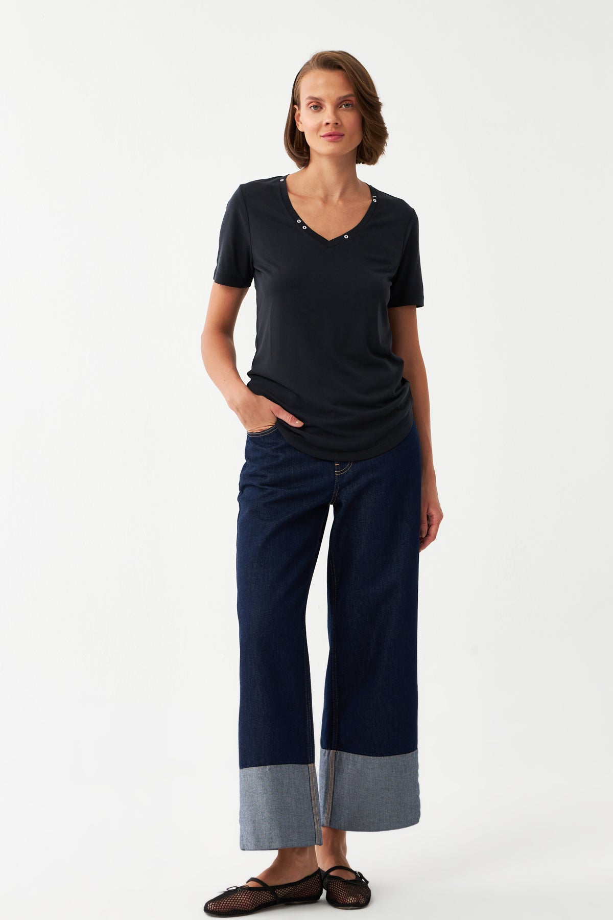 V Yaka Basic Tişört