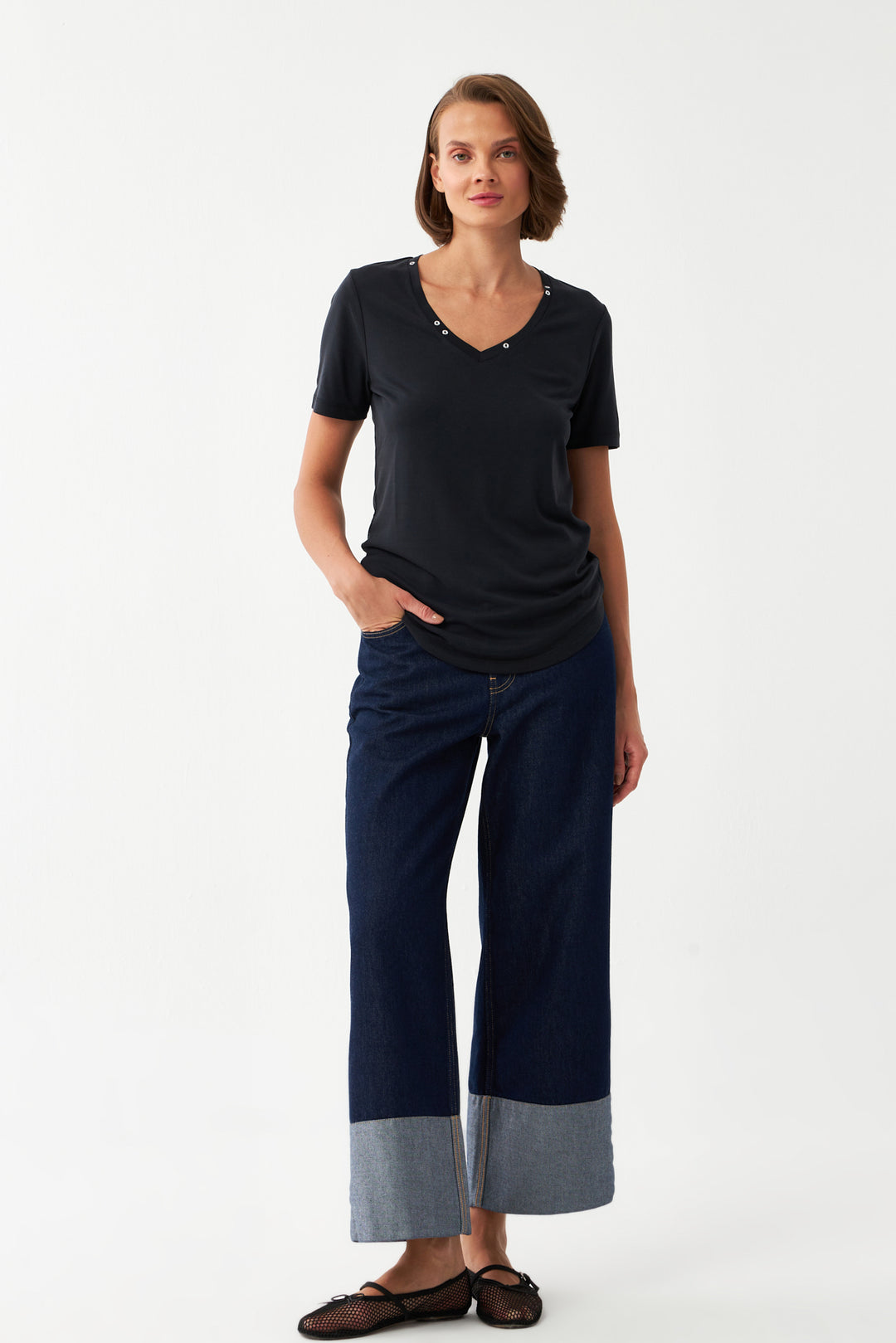 V Yaka Basic Tişört