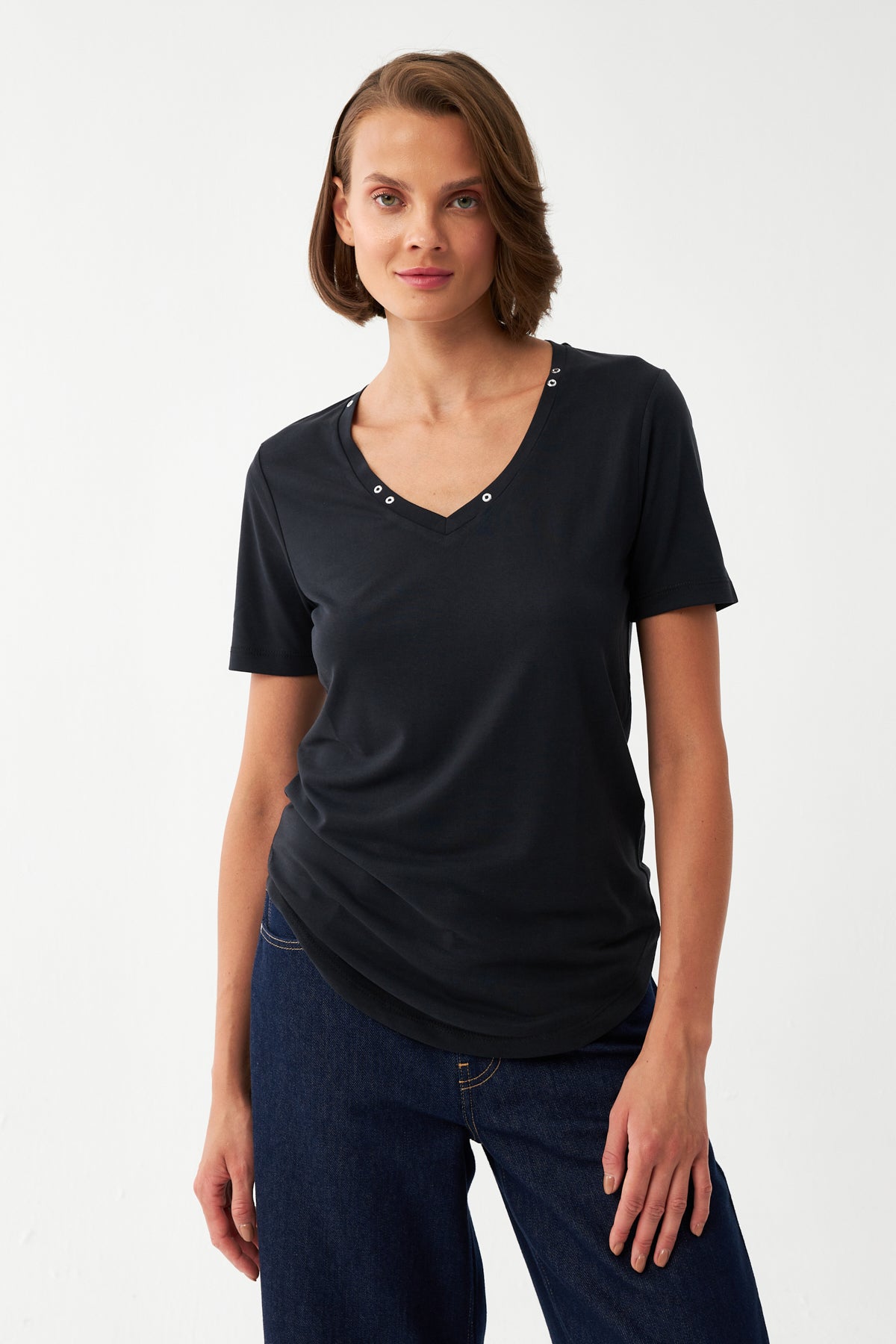 V Yaka Basic Tişört