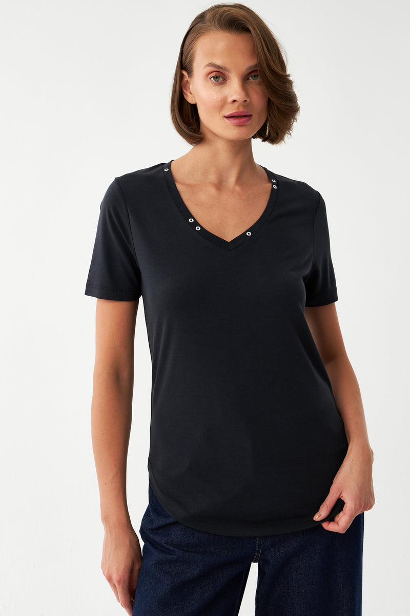 V Yaka Basic Tişört