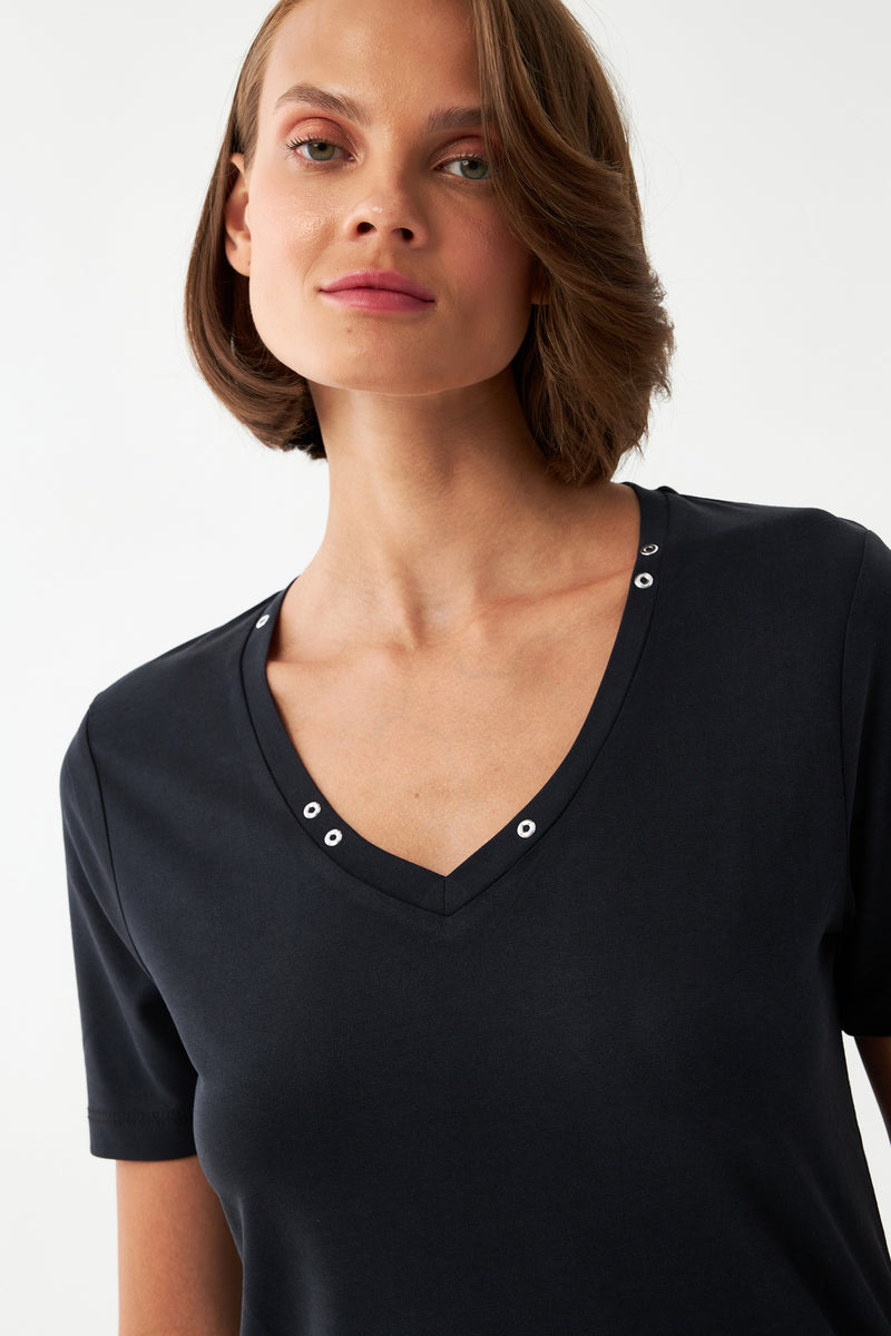 V Yaka Basic Tişört