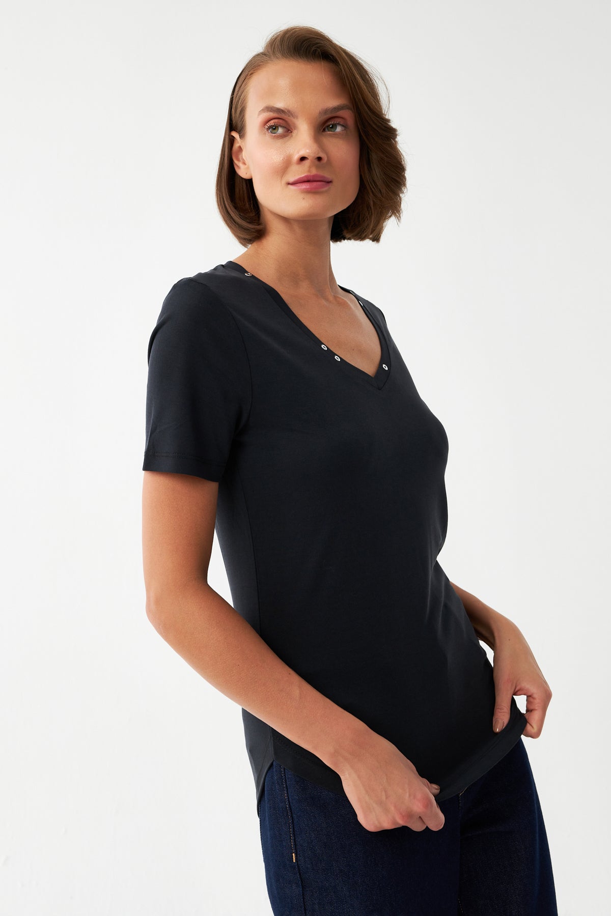 V Yaka Basic Tişört