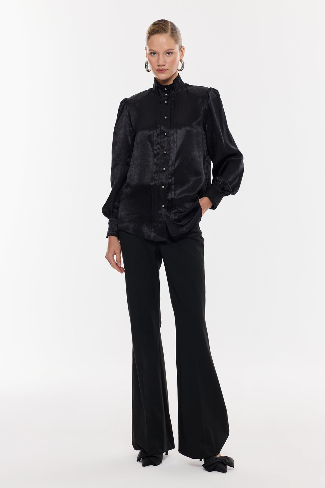 Saten Dokulu Düğme Detaylı Gömlek