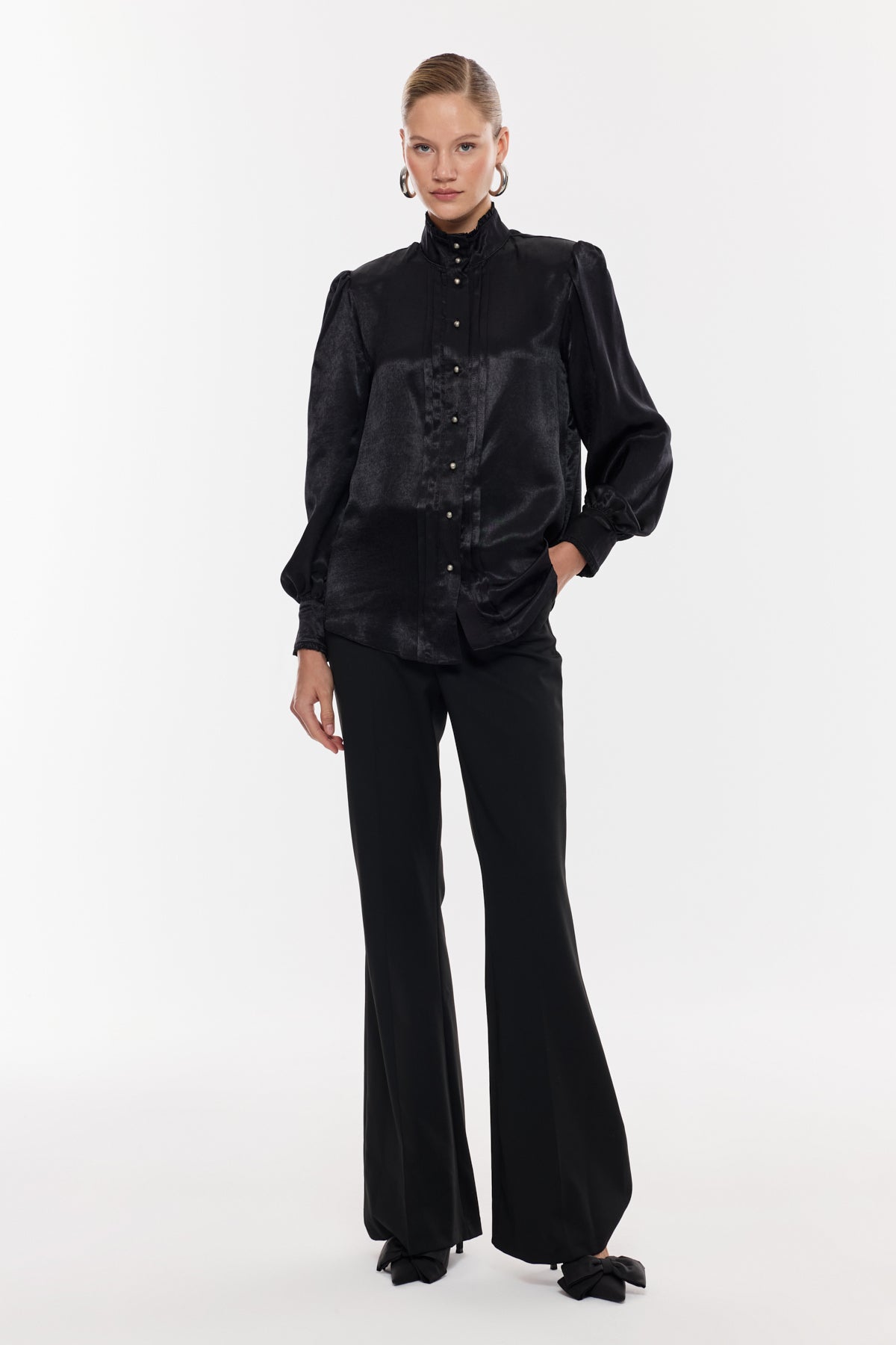 Saten Dokulu Düğme Detaylı Gömlek