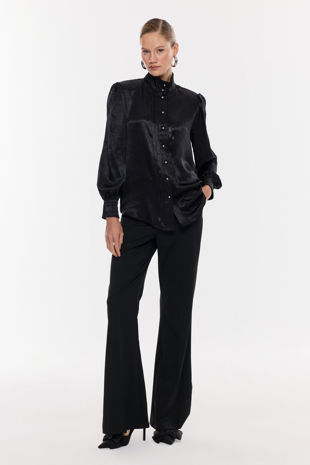 Saten Dokulu Düğme Detaylı Gömlek