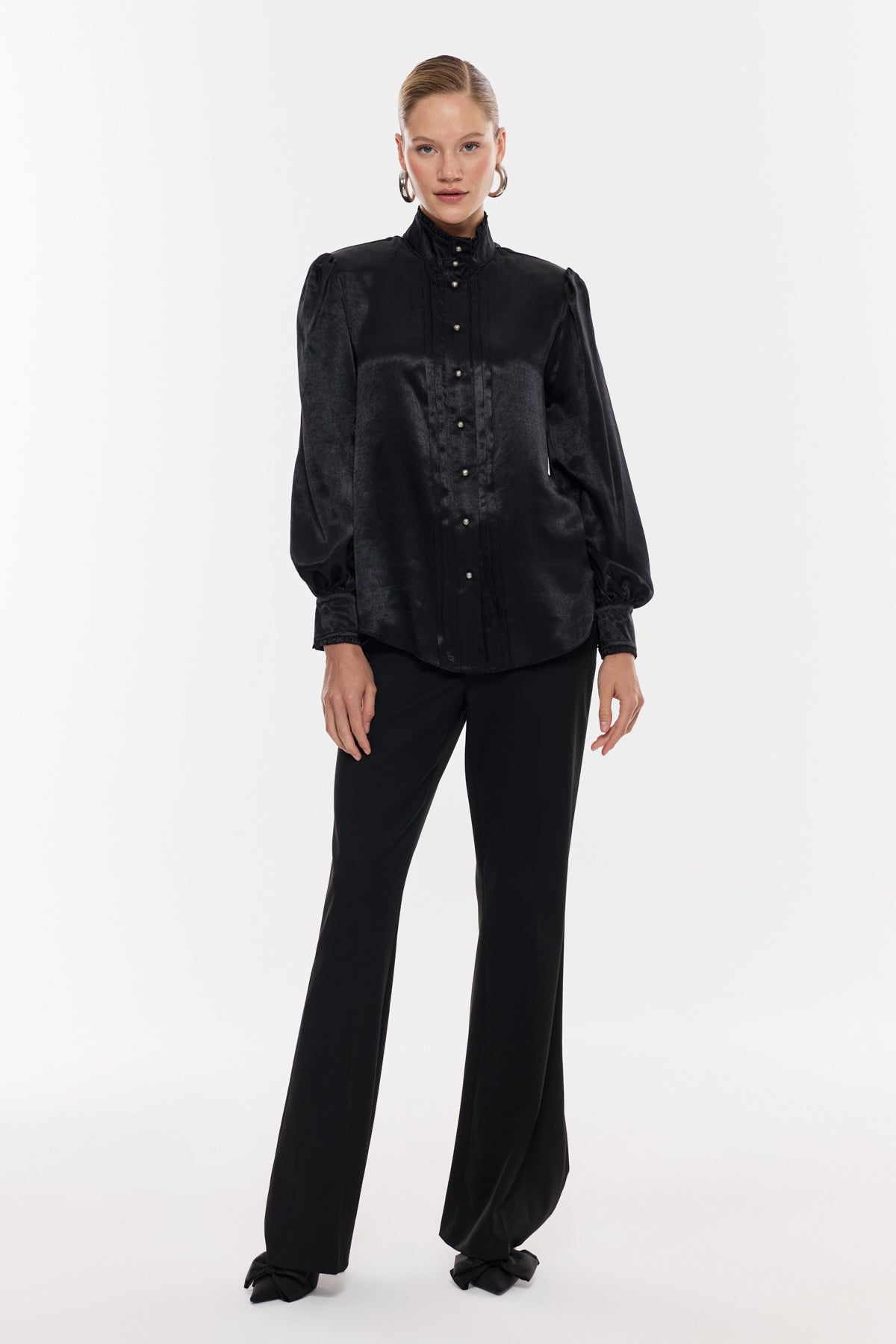 Saten Dokulu Düğme Detaylı Gömlek