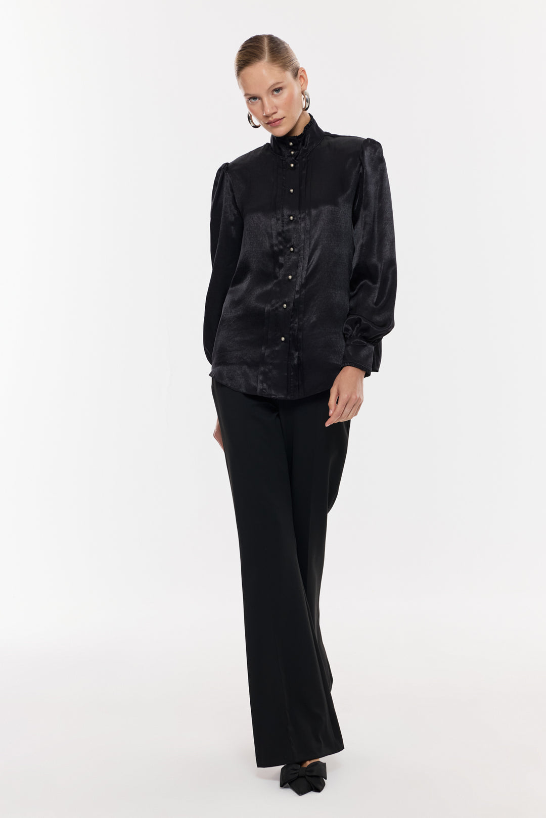 Saten Dokulu Düğme Detaylı Gömlek