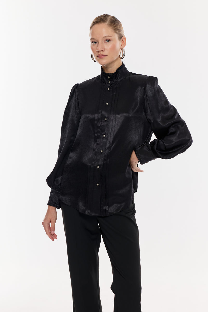 Saten Dokulu Düğme Detaylı Gömlek