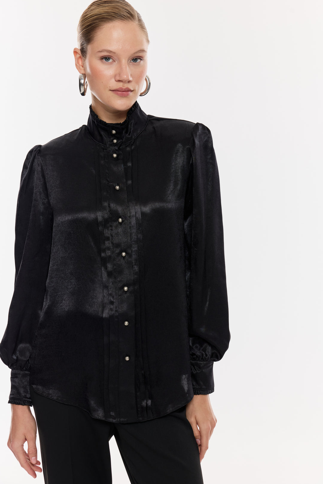 Saten Dokulu Düğme Detaylı Gömlek
