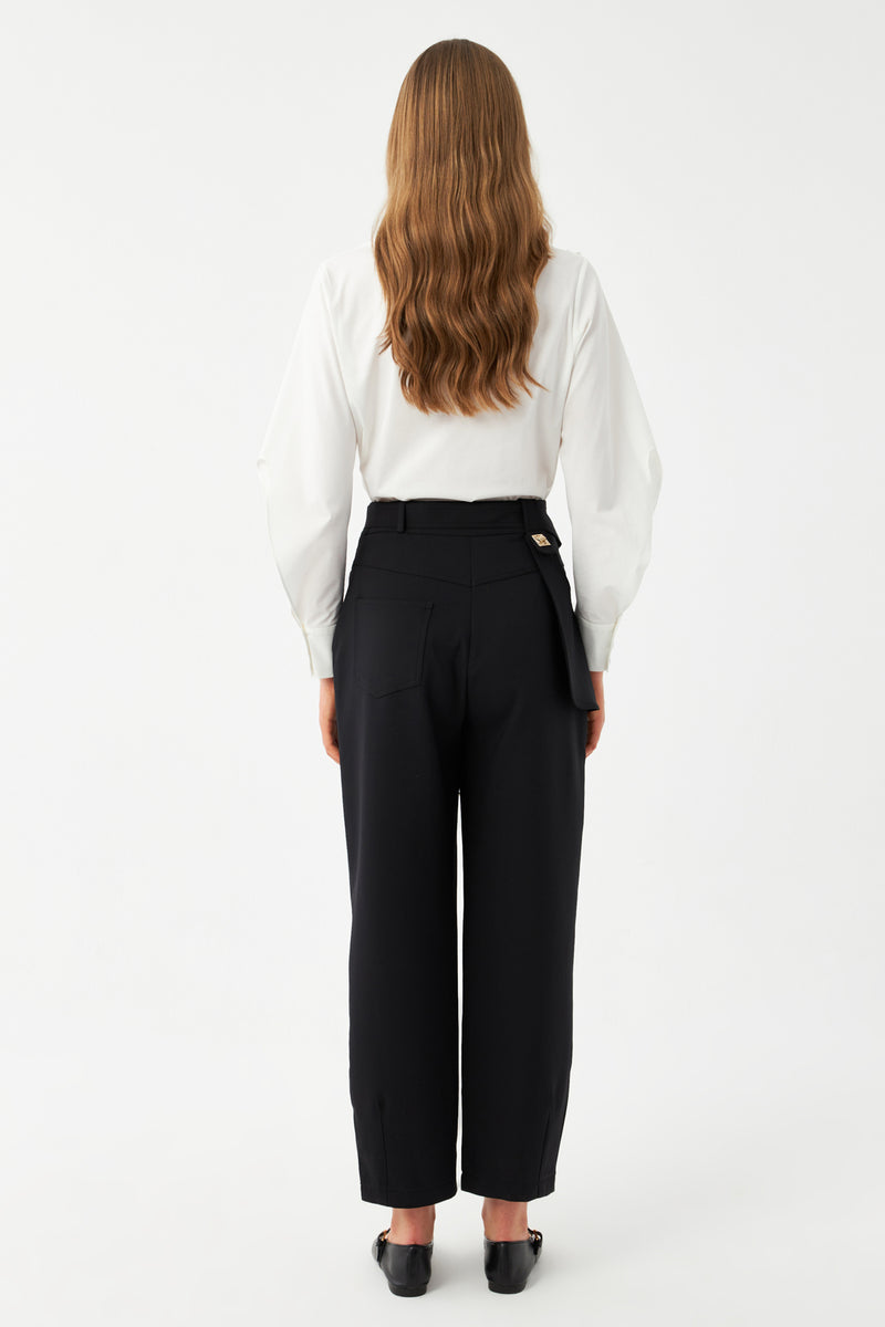 Kemerli Düz Paça Pantolon