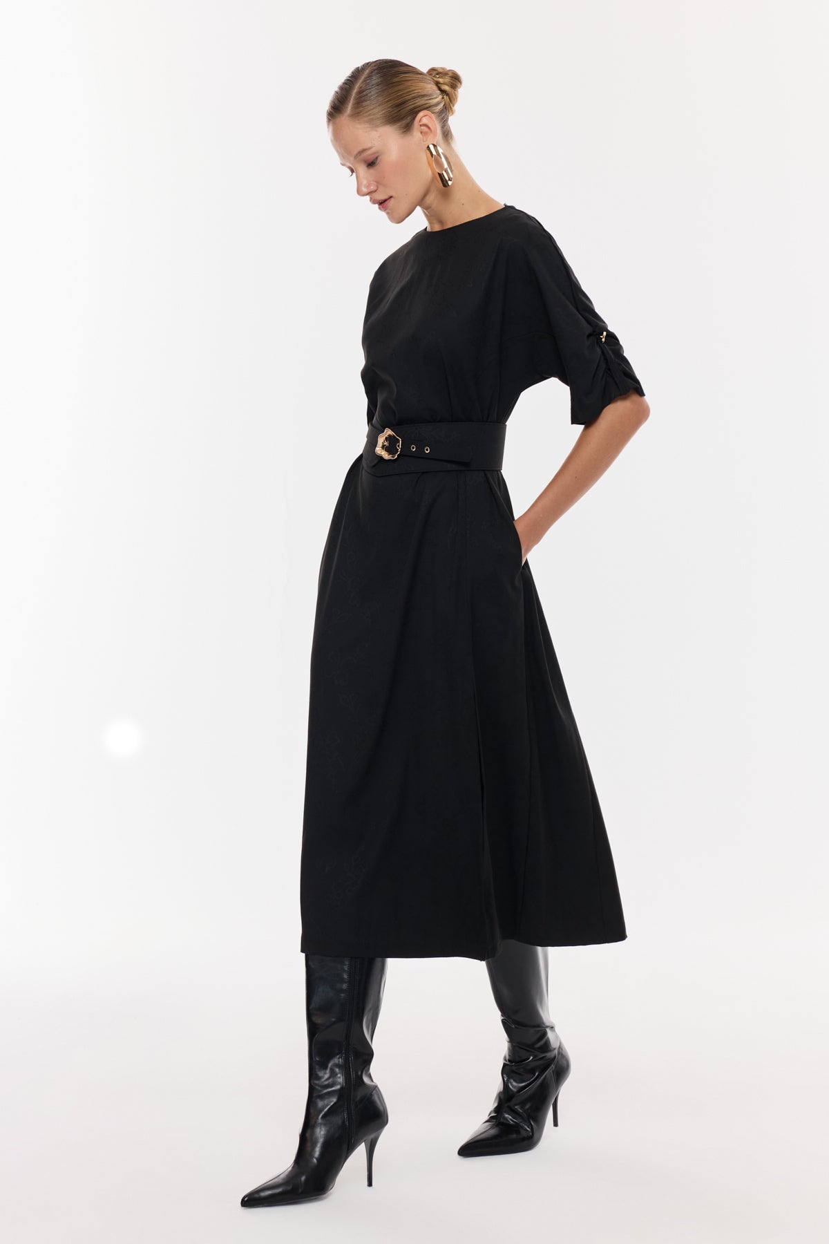 Zincir Detaylı Yırtmaçlı Midi Elbise