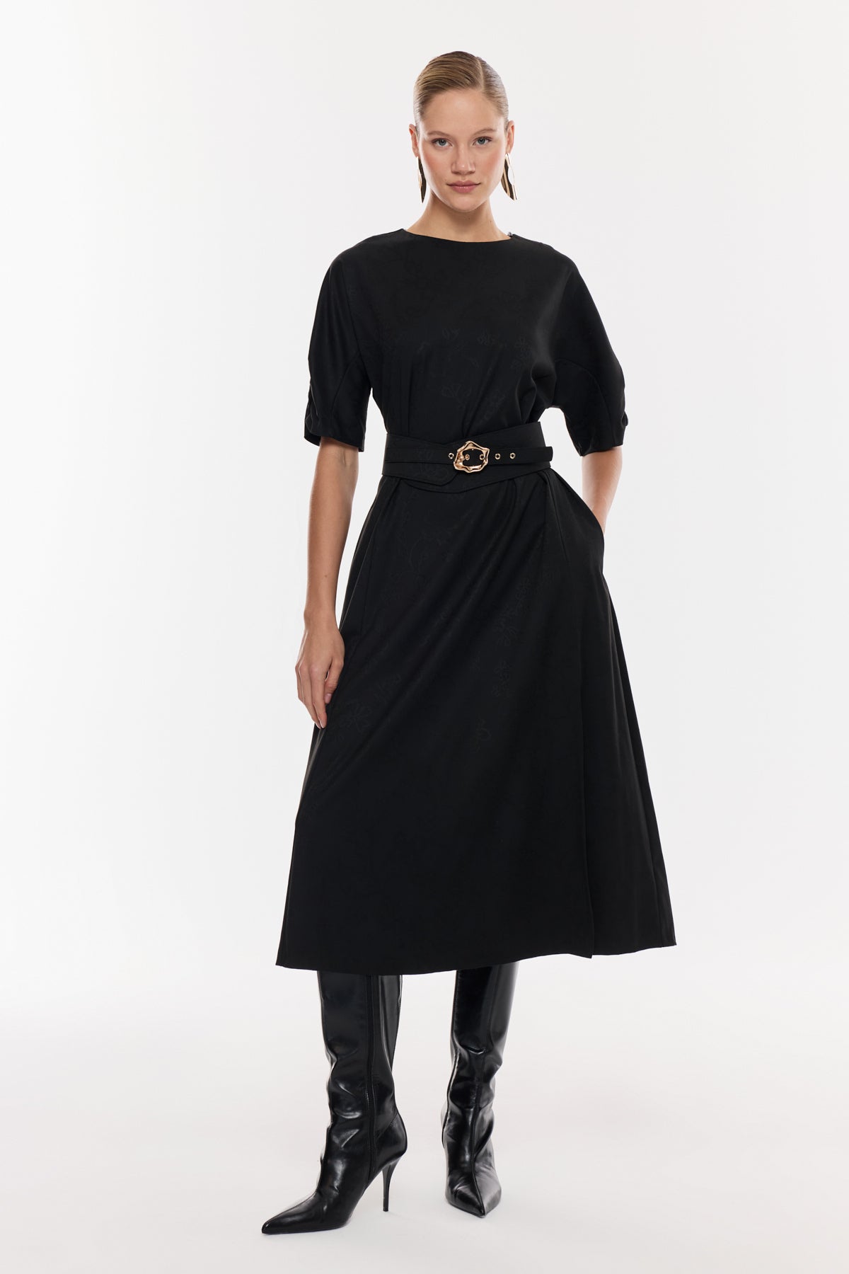 Zincir Detaylı Yırtmaçlı Midi Elbise