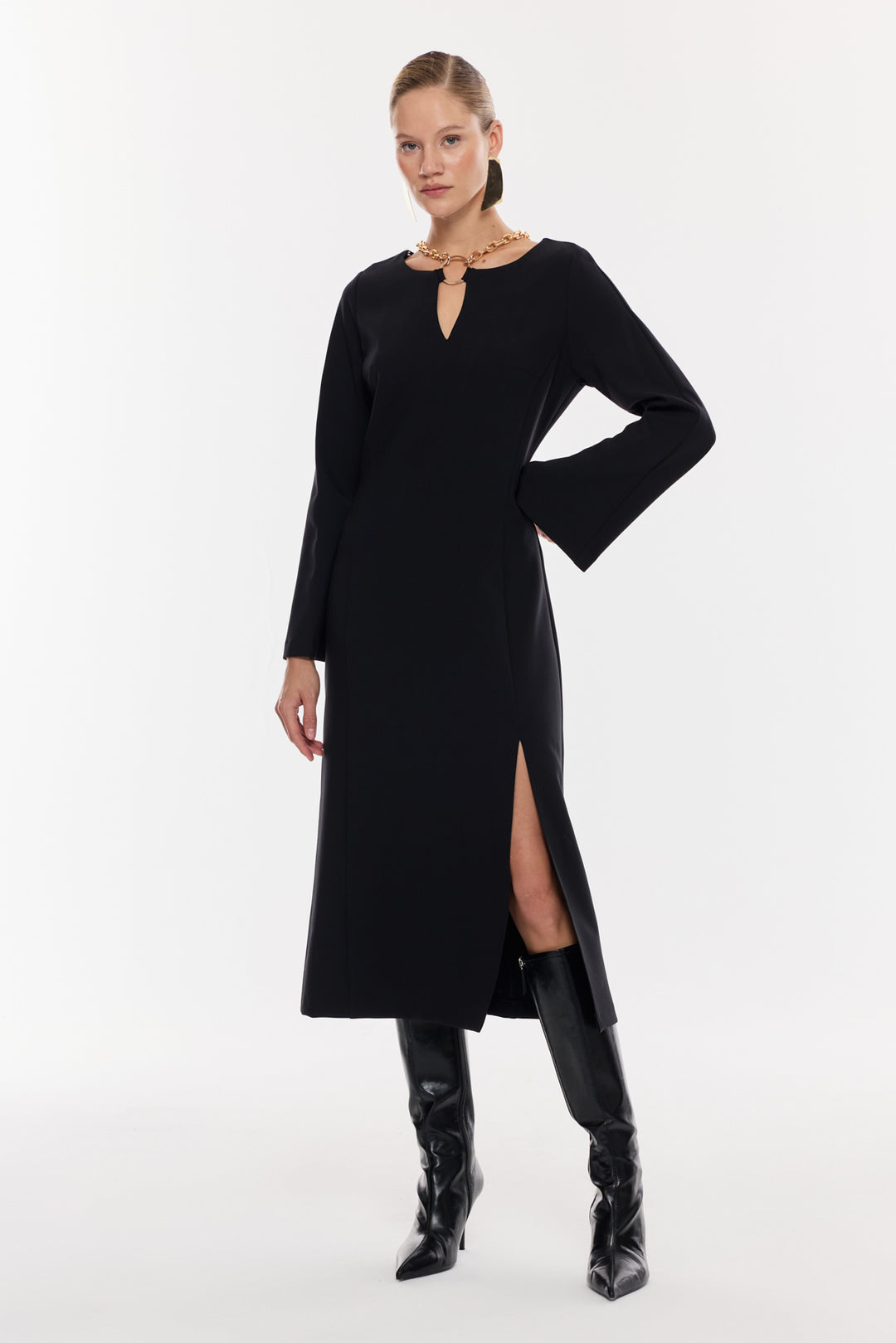 Zincir Detaylı Yırtmaçlı Midi Elbise