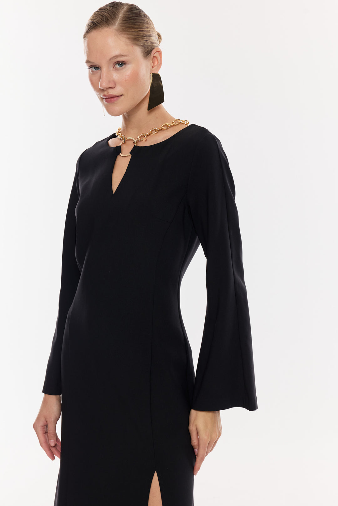 Zincir Detaylı Yırtmaçlı Midi Elbise